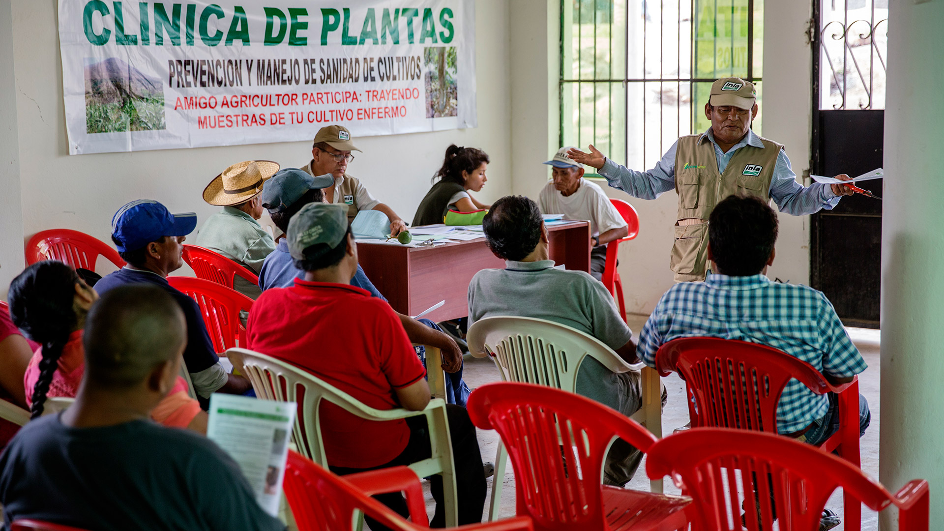 Hero-template-impact-assessments Farmers attending a plant clinic in Peru